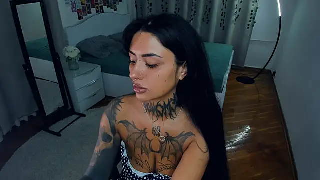 Snapshot of CharimgSabrina chatting on 10.10.25 CharimgSabrina online show from 10.10.25