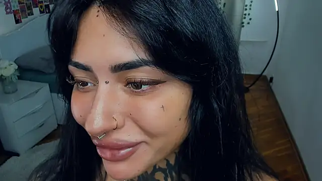 Snapshot of CharimgSabrina chatting on 10.12.25 CharimgSabrina online show from 10.12.25