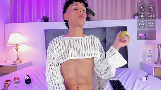 Snapshot of Kai_riptide chatting on 09.30.25 Kai riptide online show from 09.30.25