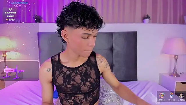 Snapshot of Kai_riptide chatting on 10.17.25 Kai riptide online show from 10.17.25