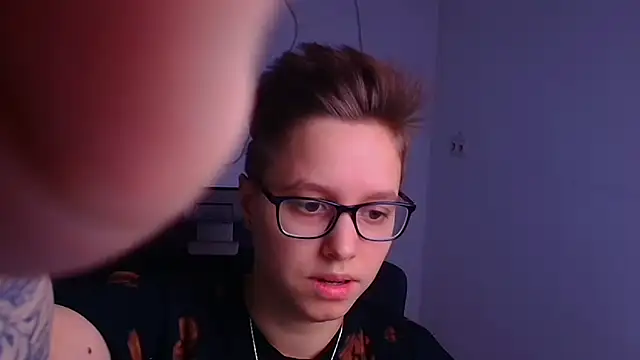 Bella Swannn online show from 03.06.25