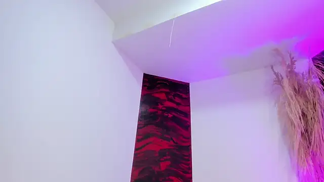 Miaa Scott  online show from 11.07.25