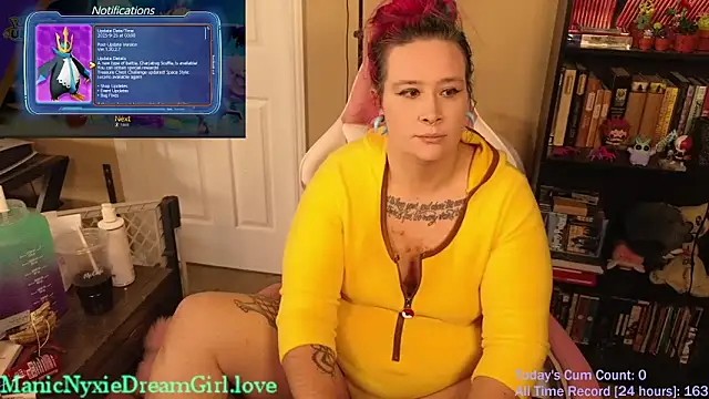 Snapshot of VioletNova chatting on 10.05.25 VioletNova online show from 10.05.25