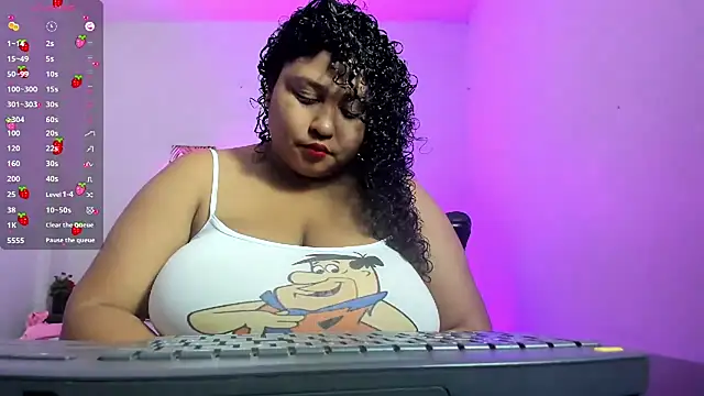 Snapshot of Ayliinn_ chatting on 10.17.25 Ayliinn online show from 10.17.25