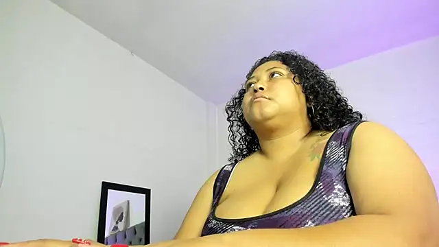 Snapshot of Ayliinn_ chatting on 11.06.25 Ayliinn online show from 11.06.25