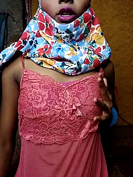 Snapshot of Cutesoma01 chatting on 10.30.25 Cutesoma01 online show from 10.30.25