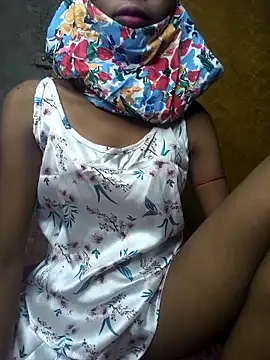 Snapshot of Cutesoma01 chatting on 11.17.25 Cutesoma01 online show from 11.17.25