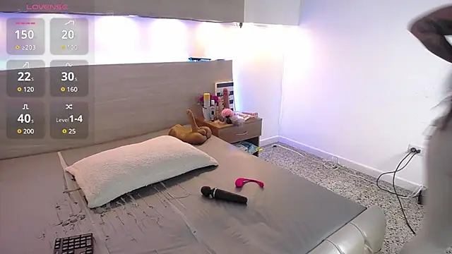 Cristal Velle online show from 10.06.25