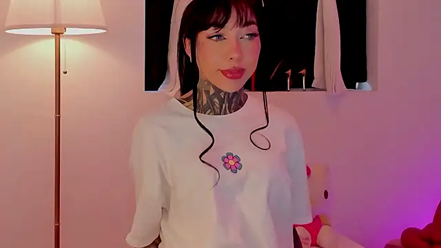 Snapshot of Dani_Valen chatting on 09.26.25 Dani Valen online show from 09.26.25