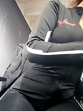 Isabella Varella online show from 09.25.25