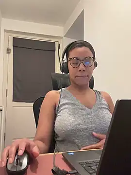 Melia Rayne online show from 12.19.25