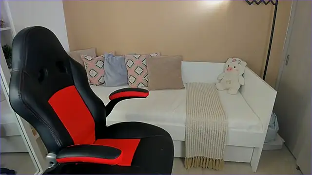 ValentinaMilann online show from 10.22.25