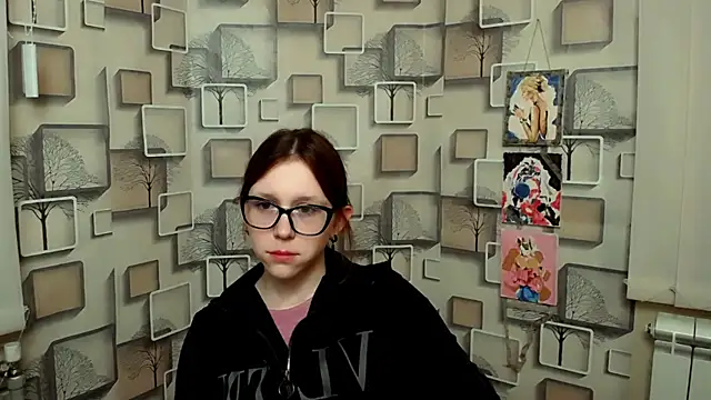 Snapshot of _MiraGold_ chatting on 11.22.25 MiraGold online show from 11.22.25