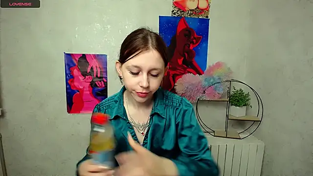 Snapshot of _MiraGold_ chatting on 12.02.25 MiraGold online show from 12.02.25