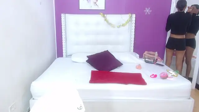 Snapshot of tiny_sarah1 chatting on 03.18.25 tiny sarah1 online show from 03.18.25