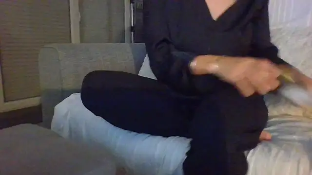 Snapshot of Valentinette chatting on 10.20.25 Valentinette online show from 10.20.25