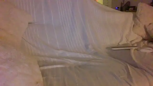 Snapshot of Valentinette chatting on 10.25.25 Valentinette online show from 10.25.25