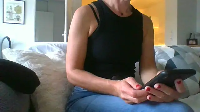 Snapshot of Valentinette chatting on 11.06.25 Valentinette online show from 11.06.25