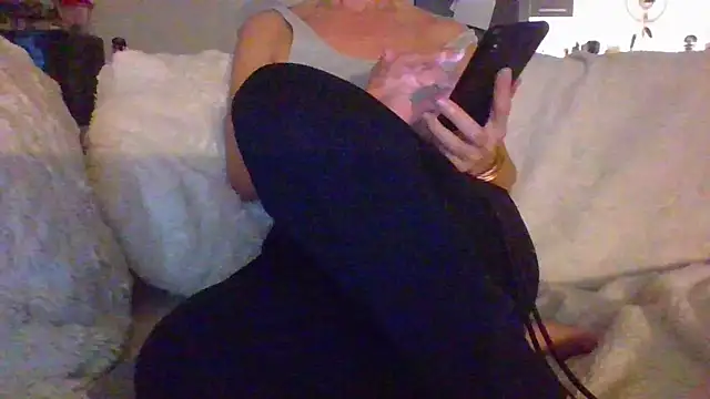 Valentinette online show from 12.20.25