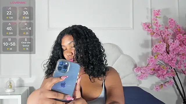 Snapshot of Candaceoweens chatting on 10.07.25 Candaceoweens online show from 10.07.25