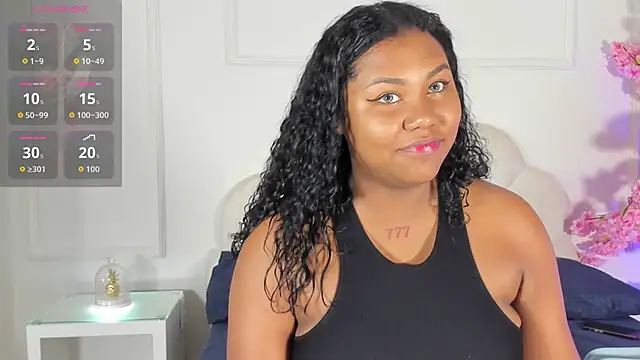 Snapshot of Candaceoweens chatting on 10.13.25 Candaceoweens online show from 10.13.25