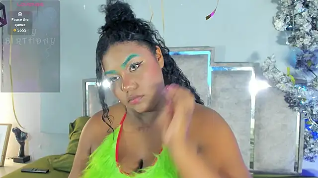 Snapshot of Candaceoweens chatting on 10.16.25 Candaceoweens online show from 10.16.25