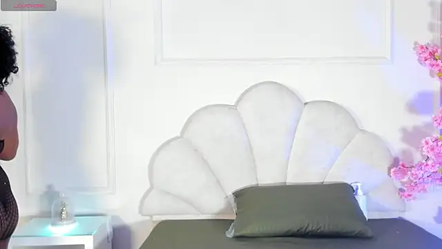 Snapshot of Candaceoweens chatting on 10.19.25 Candaceoweens online show from 10.19.25