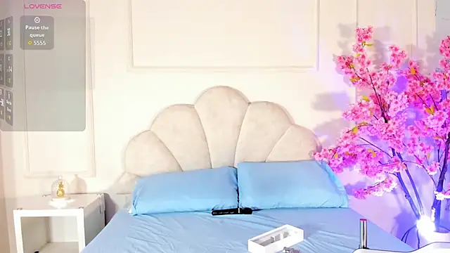 Snapshot of Candaceoweens chatting on 10.28.25 Candaceoweens online show from 10.28.25