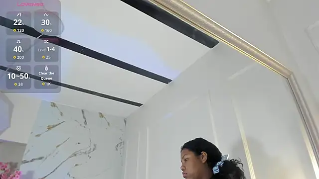 Snapshot of Candaceoweens chatting on 11.08.25 Candaceoweens online show from 11.08.25