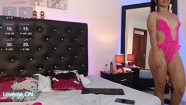 petitteslut  online show from 03.20.25