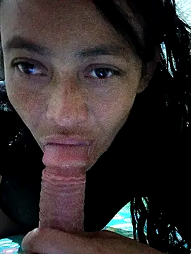 Snapshot of sarayulith chatting on 11.04.25 sarayulith online show from 11.04.25