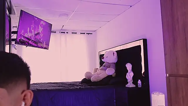 Snapshot of ErosKhaos chatting on 09.30.25 ErosKhaos online show from 09.30.25