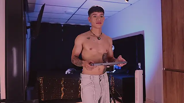 Snapshot of ErosKhaos chatting on 10.19.25 ErosKhaos online show from 10.19.25