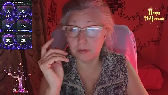 Snapshot of Wane_Witch chatting on 10.30.25 Wane Witch online show from 10.30.25