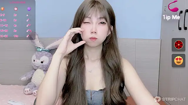 Snapshot of Evelyn-168 chatting on 11.16.25 Evelyn-168 online show from 11.16.25