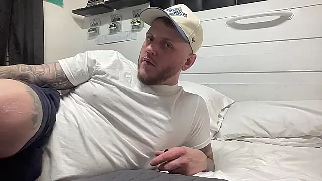 Snapshot of Thegreatwhitepipe chatting on 10.06.25 Thegreatwhitepipe online show from 10.06.25