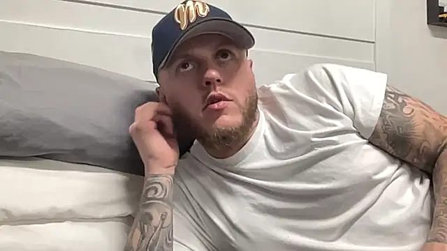 Snapshot of Thegreatwhitepipe chatting on 11.10.25 Thegreatwhitepipe online show from 11.10.25