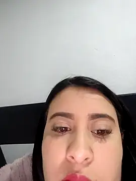 Snapshot of mialorents chatting on 10.15.25 mialorents online show from 10.15.25