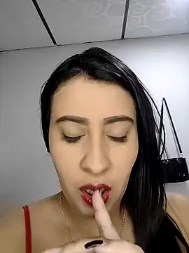 Snapshot of mialorents chatting on 10.16.25 mialorents online show from 10.16.25