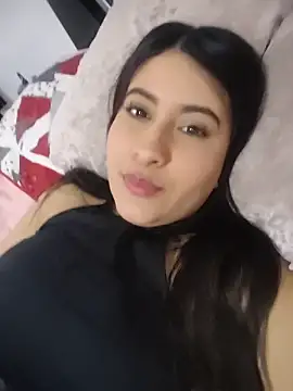 Snapshot of mialorents chatting on 10.23.25 mialorents online show from 10.23.25