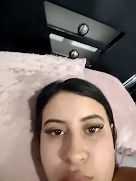 Snapshot of mialorents chatting on 11.03.25 mialorents online show from 11.03.25