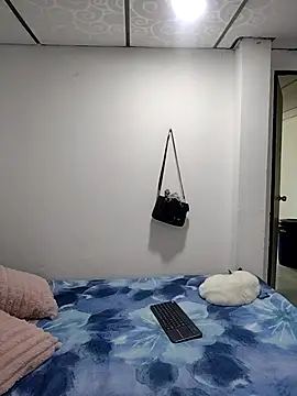 Snapshot of mialorents chatting on 11.07.25 mialorents online show from 11.07.25