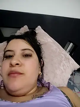 Snapshot of mialorents chatting on 11.16.25 mialorents online show from 11.16.25