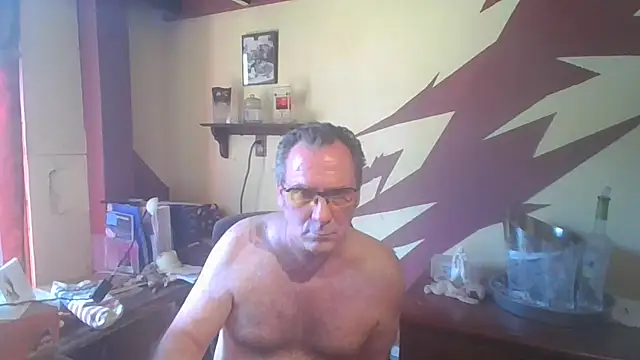 Snapshot of HunkofRock chatting on 05.18.26 HunkofRock online show from 05.18.26