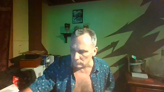 Snapshot of HunkofRock chatting on 07.01.26 HunkofRock online show from 07.01.26