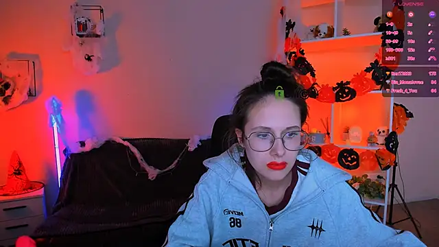 mona cloud online show from 10.30.25