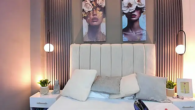 GiannaColling1 online show from 10.26.25