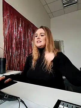 Juicy PeachLux online show from 11.02.25