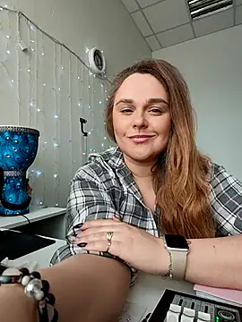 Snapshot of Juicy_PeachLux chatting on 02.15.26 Juicy PeachLux online show from 02.15.26