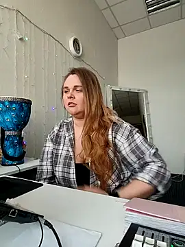 Snapshot of Juicy_PeachLux chatting on 02.15.26 Juicy PeachLux online show from 02.15.26